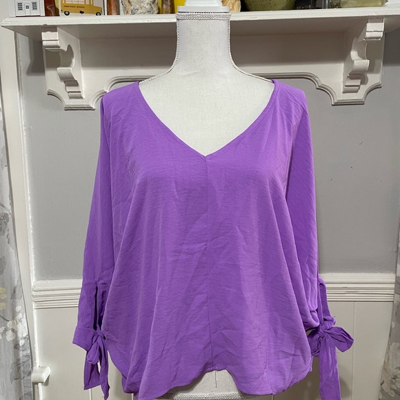 New York & Company Tie Sleeves V-Neck Top Size XL (NWT) - Picture 2 of 8